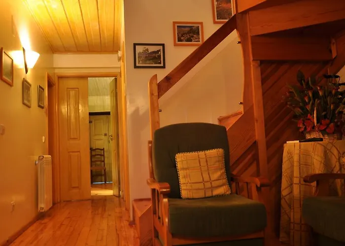 Casa Do Meio Da * Loriga