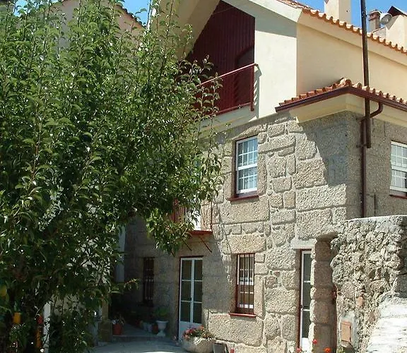 Casa Do Meio Da Loriga